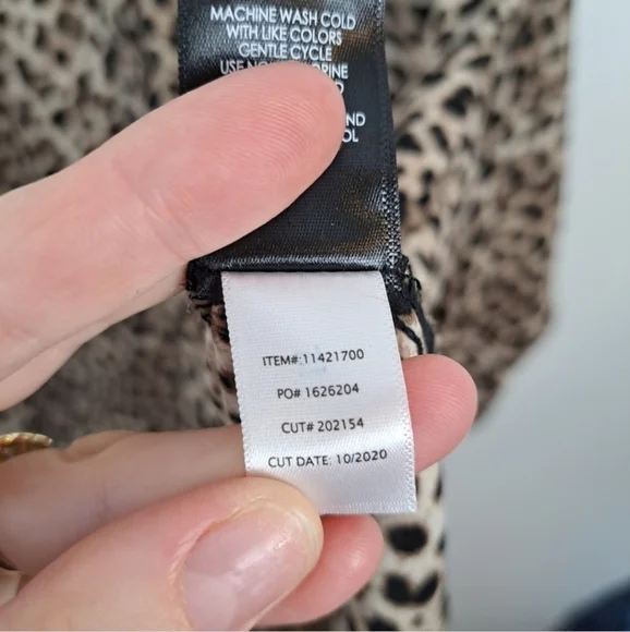 TORRID Bundle Of 2 Cheetah Print & Romantic Floral 3/4 Sleeve Blouses Size 2X - Picture 8 of 14